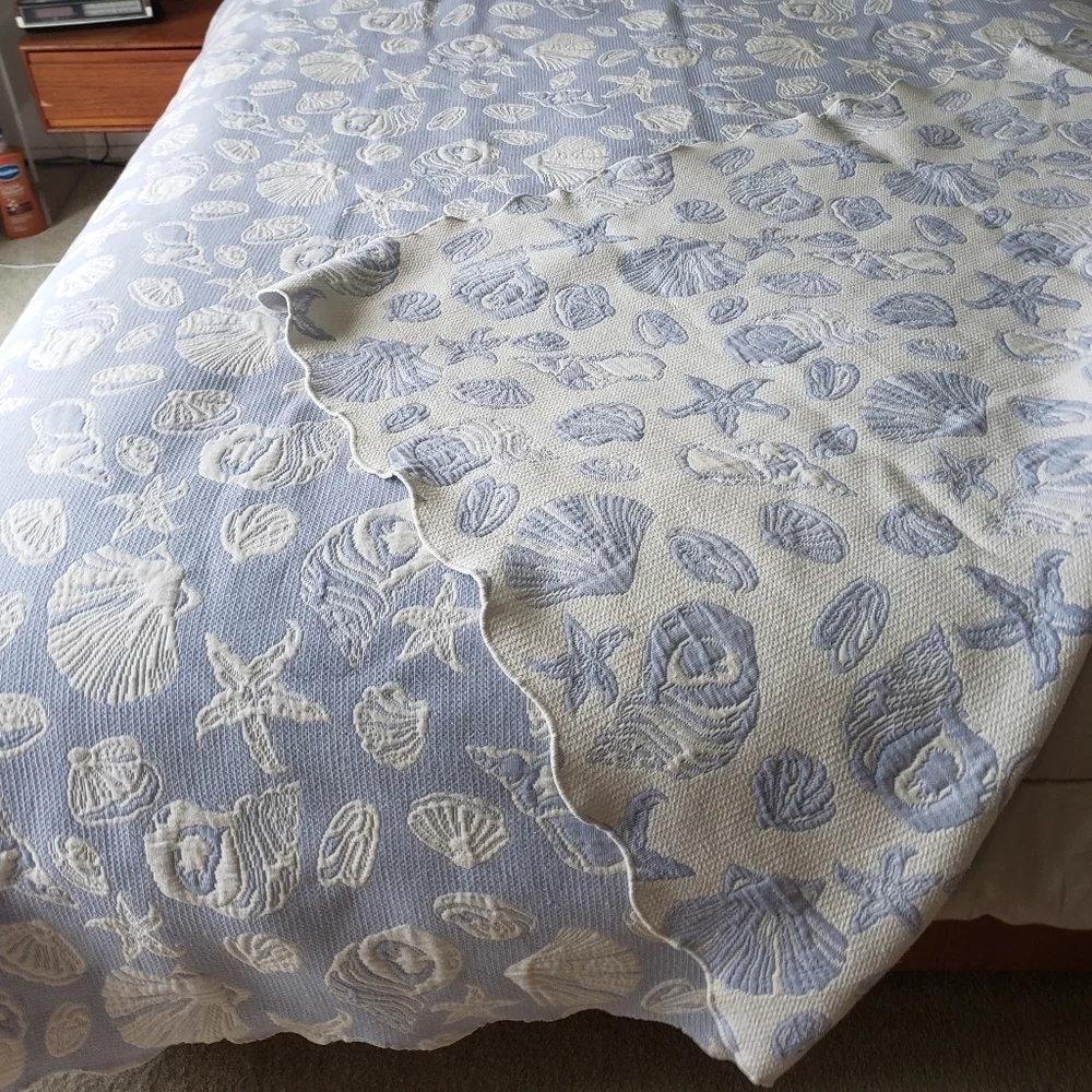 Seashell Quilted Coverlet Full/Queen Blue & White ~ Reverse side is White & Blue